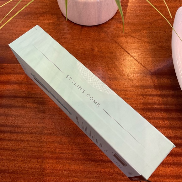 💖 HOST PICK 💖 Brand New - Never Used / NOA Invent Styling Comb - Picture 3 of 5